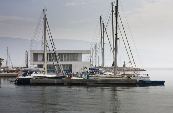 Port w Hiszpanii : budynek obsługi 