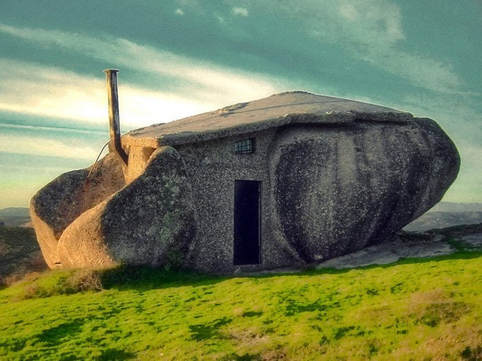Casa do Penedo czyli dom w kamieniu - niezwykły projekt z Portugalii