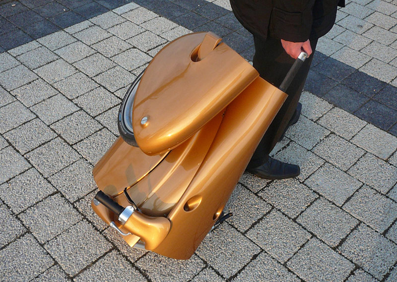 Lifestyle: Elektryczny skuter składany do walizki?