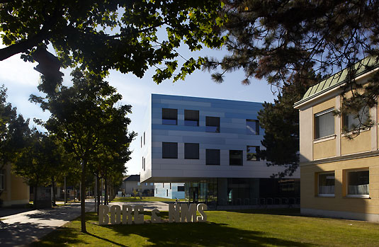 One (school) for all : Franz Architekten