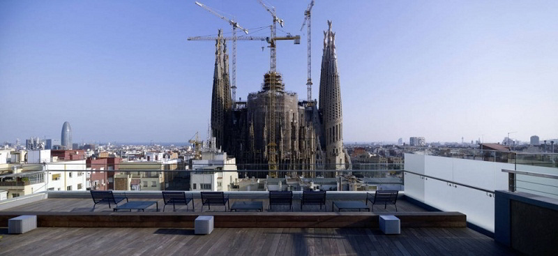 W cieniu Sagrada Familia : projekt Hotelu Ayre, Barcelona