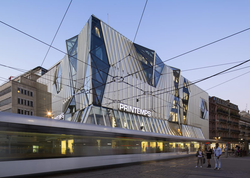 Odważna przebudowa budynku Printemps: Strasbourg, Francja