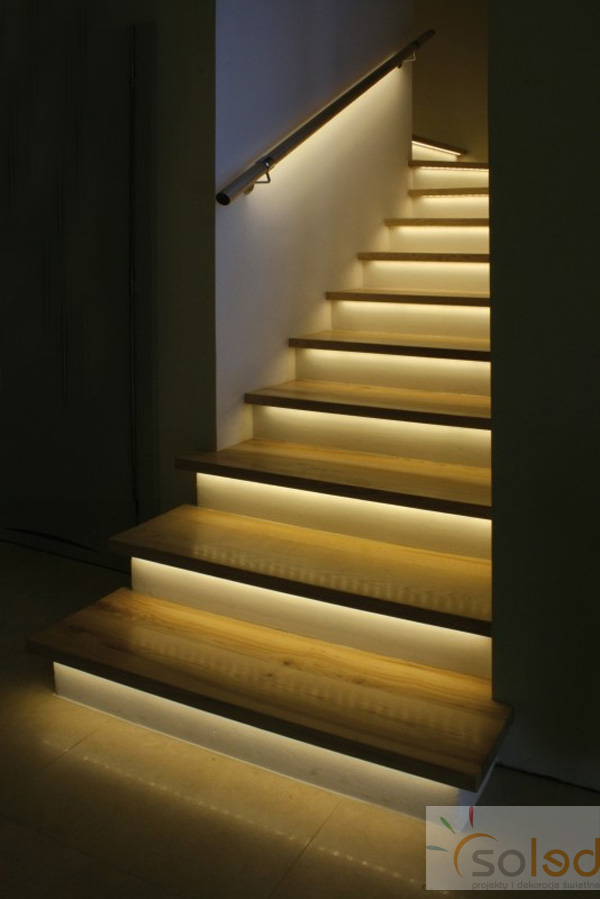 Inteligentne sterowanie oświetleniem schodów