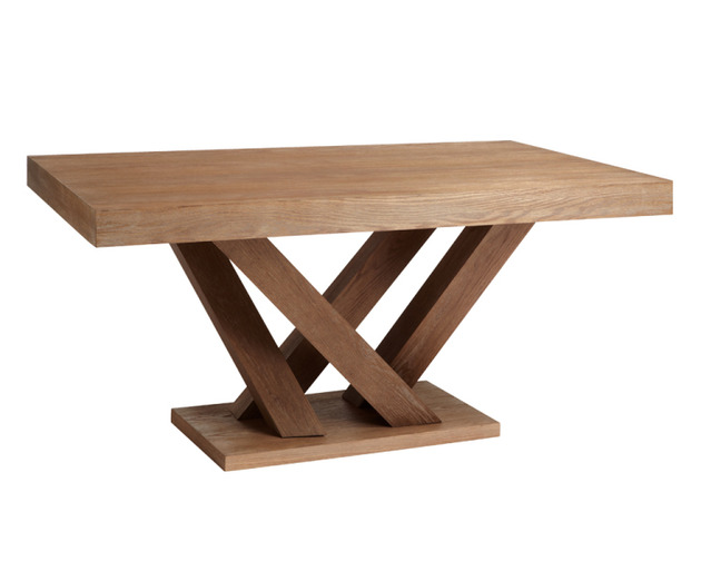 Drewniany stół do jadalni