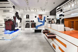 Projekt wnętrza sklepu : H&M, Barcelona