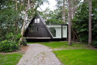 Rozbudowa : wakacyjny dom w środku lasu