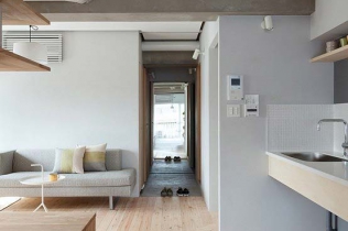 Nowoczesny apartament a drewniane ściany