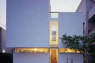 Biały dom – projekt Tetsushi Tominaga Architect & Associates