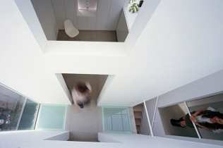 Biały dom – projekt Tetsushi Tominaga Architect & Associates