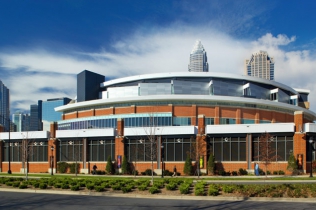Przenikanie przeszłości i przyszłości – Time Warner Cable Arena w Charlotte 
