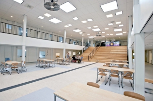 Tymczasowy budynek szkoły? Piękny przykład z Holandii  
