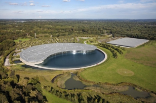 Centrum Technologii McLaren - innowacyjna elewacja