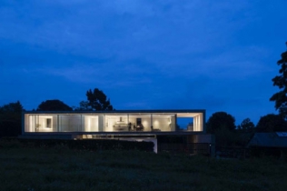 Hurst House - minimalistyczny dom na wsi