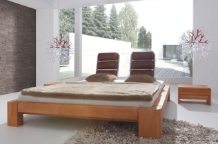 Drewniane łóżka na zimową aurę