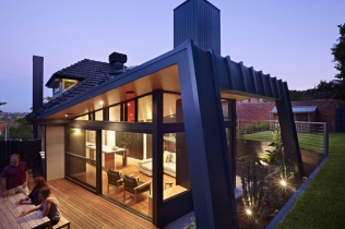 Jak ciekawie rozbudować dom? Przykład z Australii