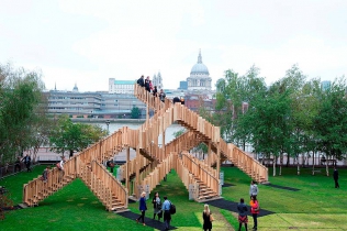 Surrealistyczna konstrukcja Endless Stair  otwiera Festiwal Designu w Londynie