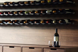 10 pomysłów na meble do składowania wina