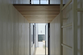 Parterowy dom z patio : prezentacja projektu z Japonii 