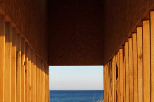 Drewniany pawilon na plaży