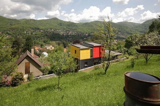 Kontrast w krajobrazie - projekt domu jednorodzinnego