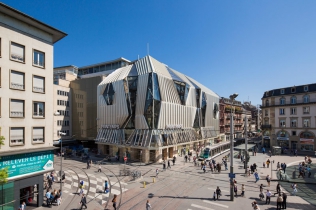 Odważna przebudowa budynku Printemps: Strasbourg, Francja