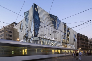 Odważna przebudowa budynku Printemps: Strasbourg, Francja