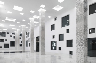 Rozrzeźbiona elewacja budynku biurowego : Sako Architects, Chiny