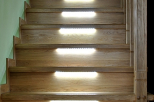 Inteligentne sterowanie oświetleniem schodów