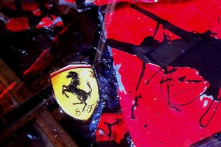 Stół kawowy z Ferrari w środku ...