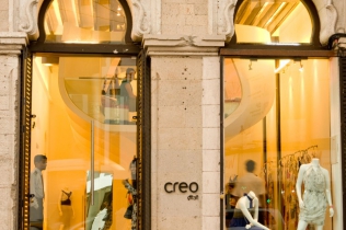 Wnętrze sklepu Creo : Sameep Padora and Associates, Bombaj