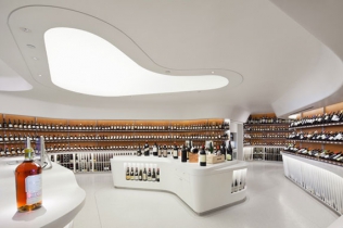 Futurystyczne wnętrze sklepu z winami