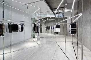 Funkcjonalność najważniejsza - wnętrze sklepu z ubraniami