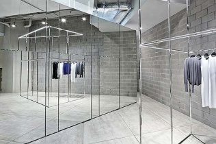 Funkcjonalność najważniejsza - wnętrze sklepu z ubraniami
