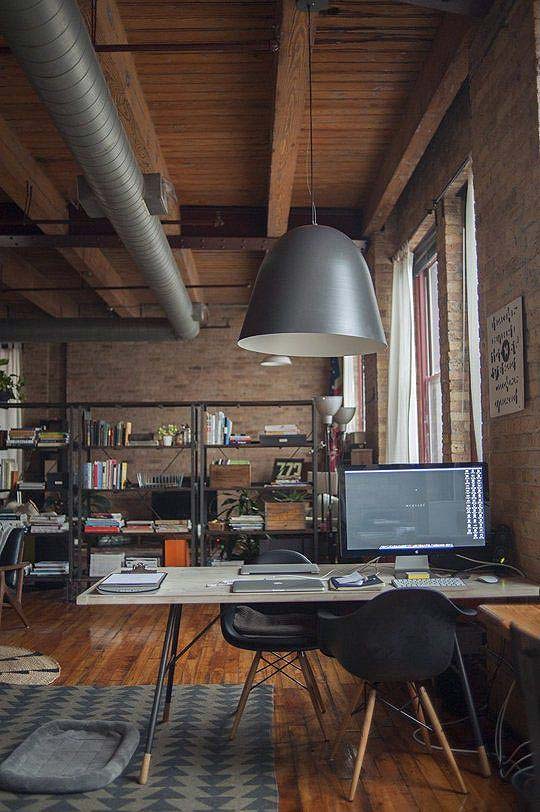 Wnętrze industrialne i domowe biuro