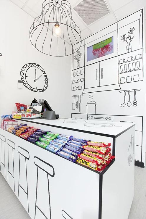 Pomysłowe wnętrze sklepu ze słodyczami